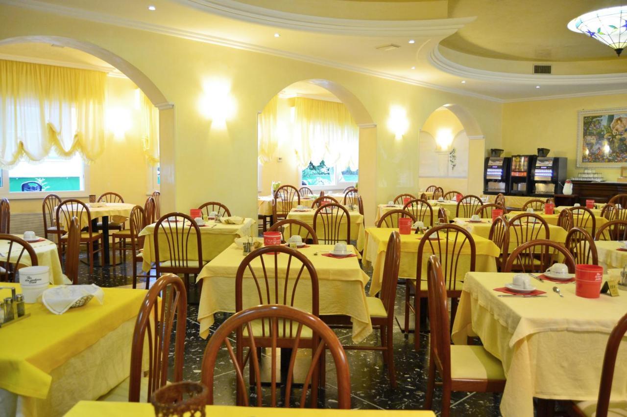 Hotel Ettoral Lido di Jesolo Exterior photo